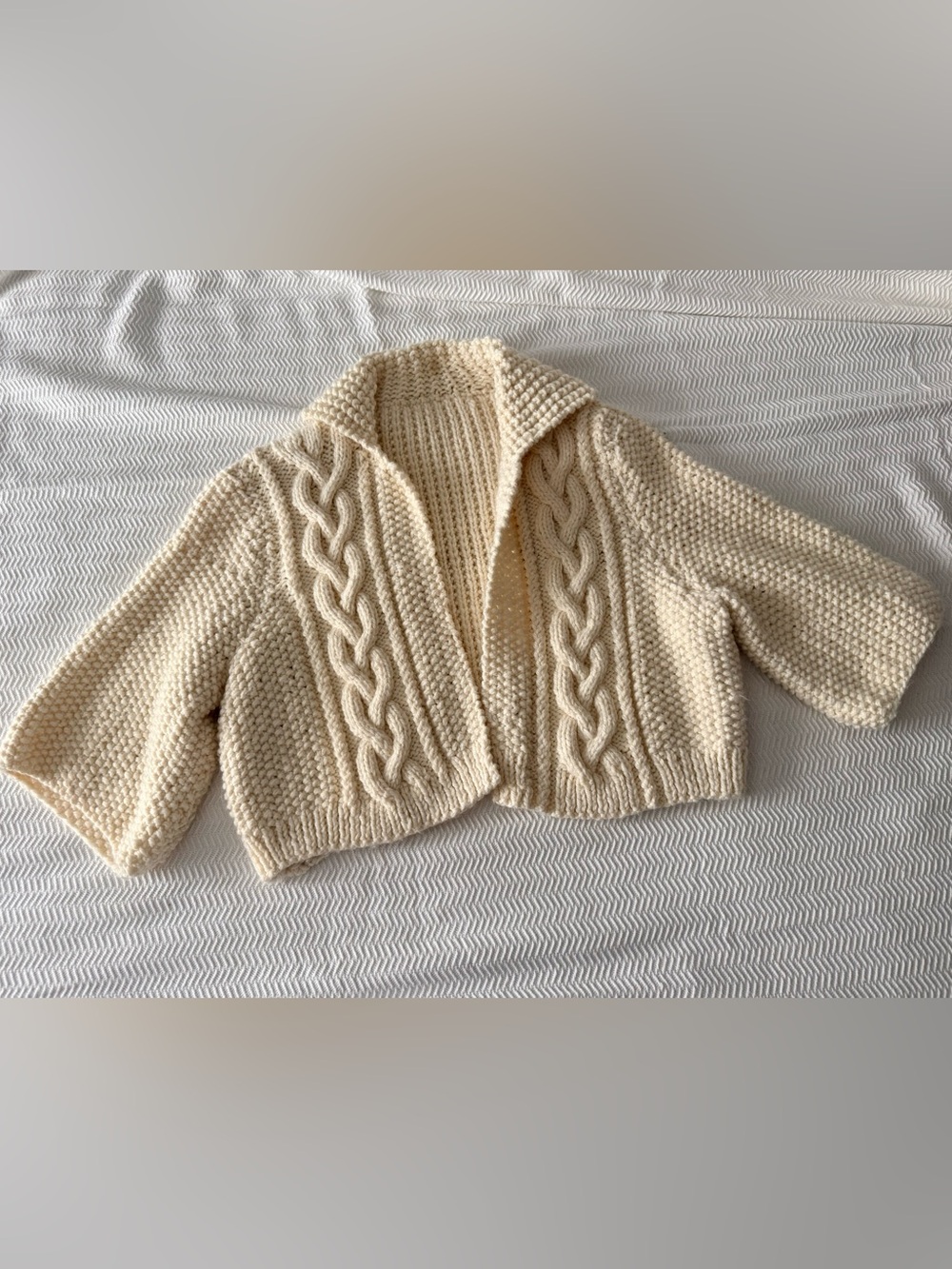 Vintage Hand Knit Slouchy Cream Coloured Women’s Cardigan Sweater
